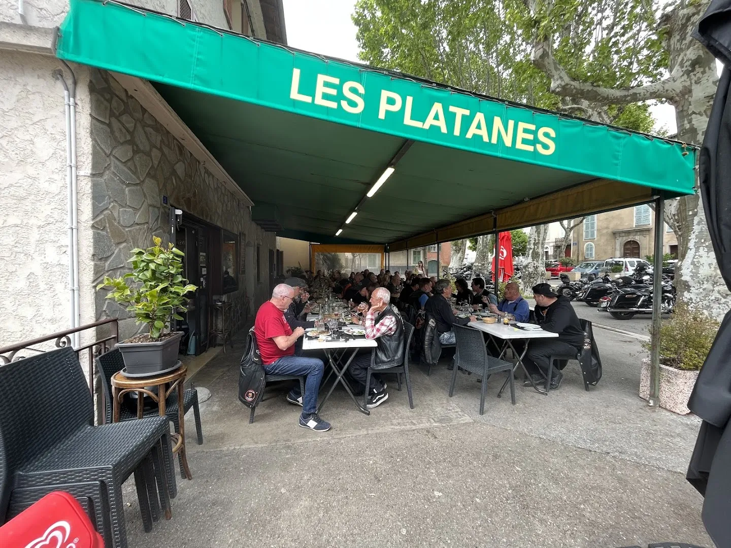 CAFÉ DES PLATANES
